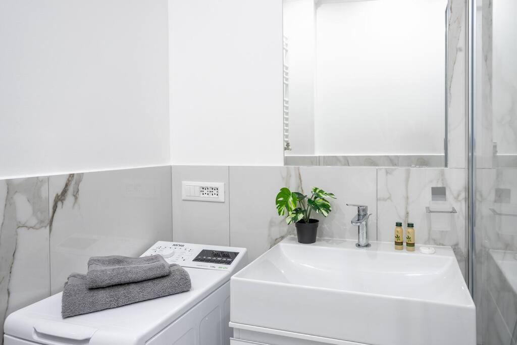 Duomo'S Nest - Central Mini-Apt Milan Bagian luar foto